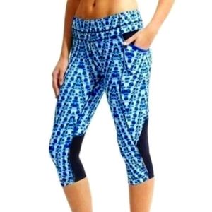 ATHLETA Be Free Kicker Crop Leggings. Size Small.